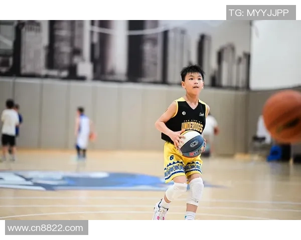 小男孩在游泳与篮球之间的选择与成长之路探讨